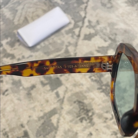 Tortoise Sunglasses - Picture 5 of 6